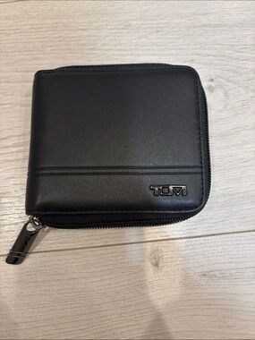 Tumi Black Leather Zip Wallet with Branded Metal Logo